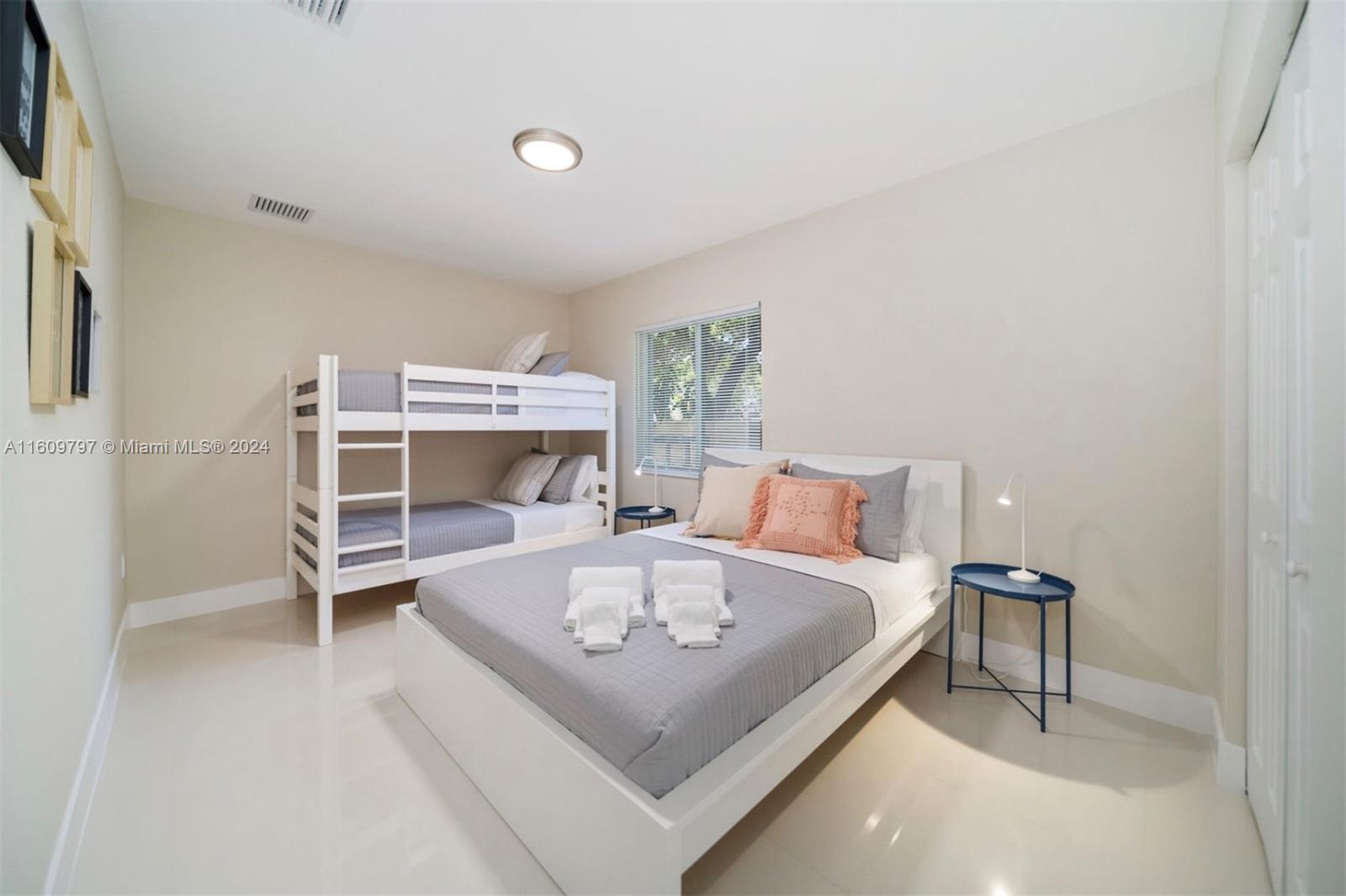 1391 NW 38th St