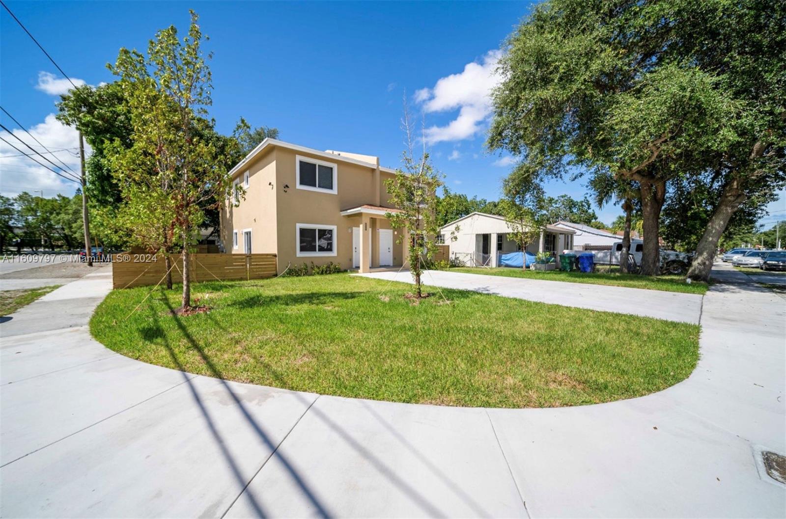 1391 NW 38th St