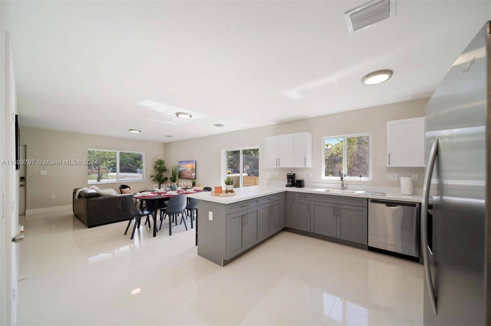 1391 NW 38th St