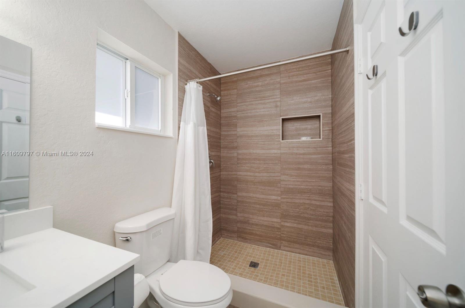 1391 NW 38th St