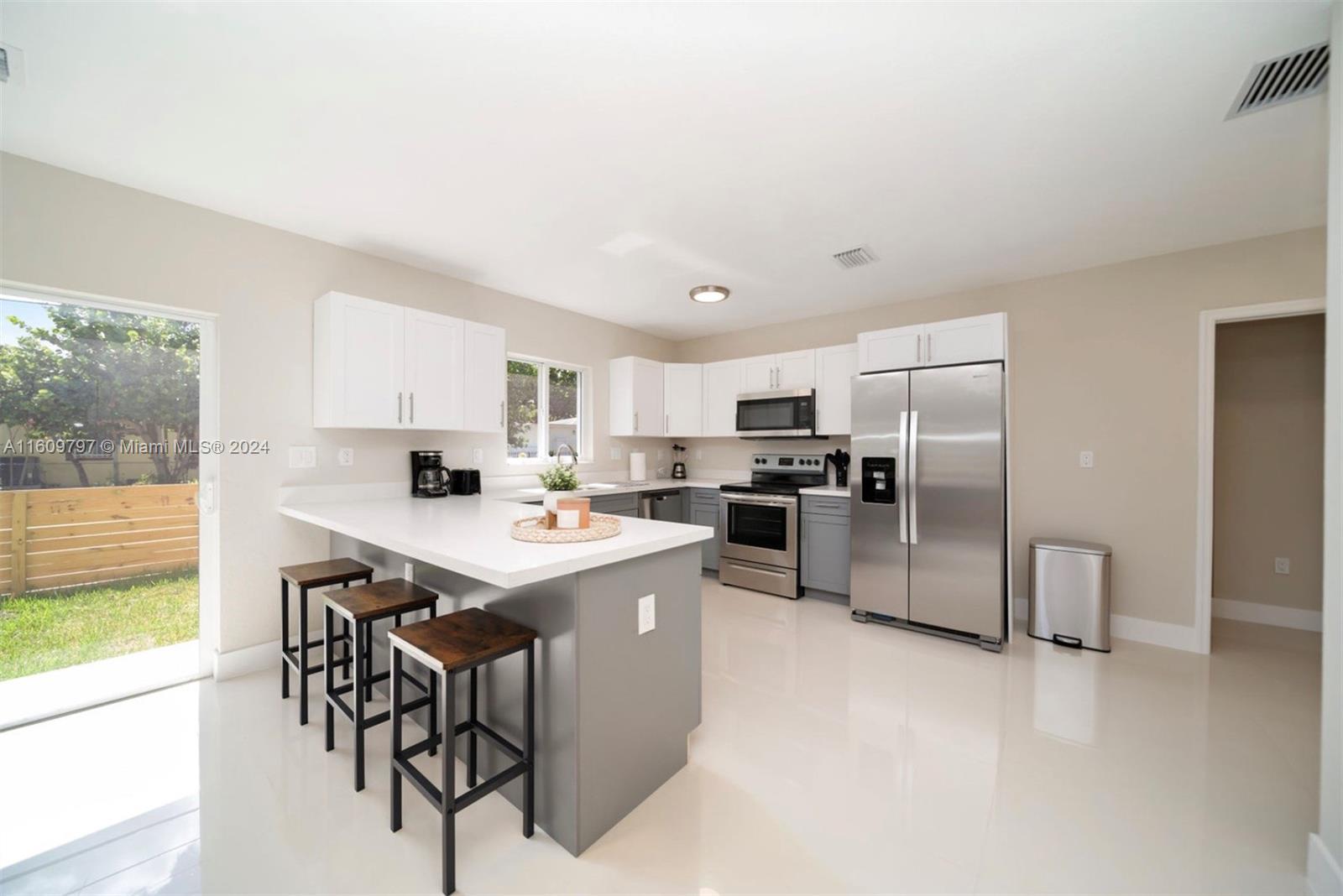 1391 NW 38th St