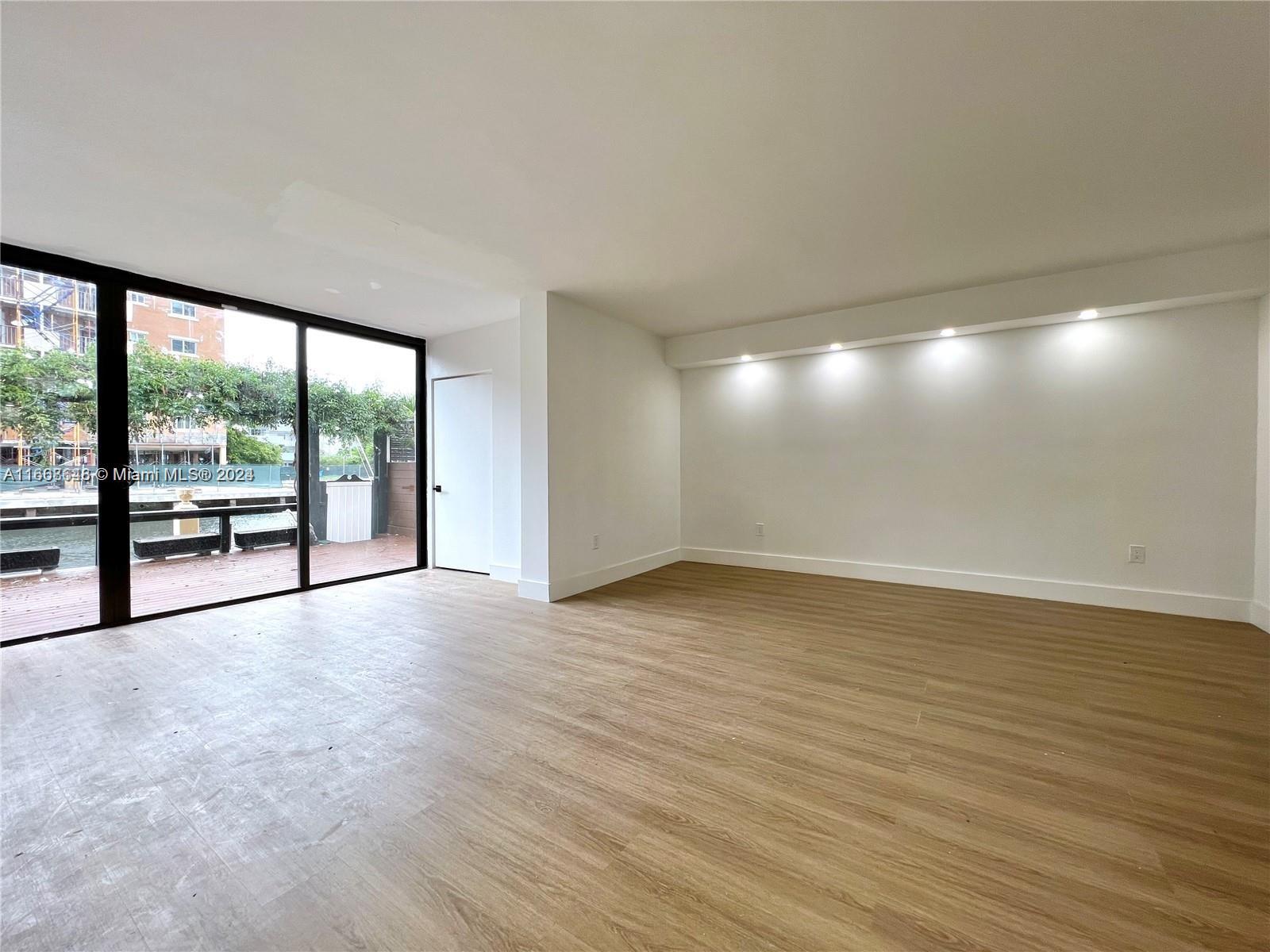 3813 NE 167th St # 37