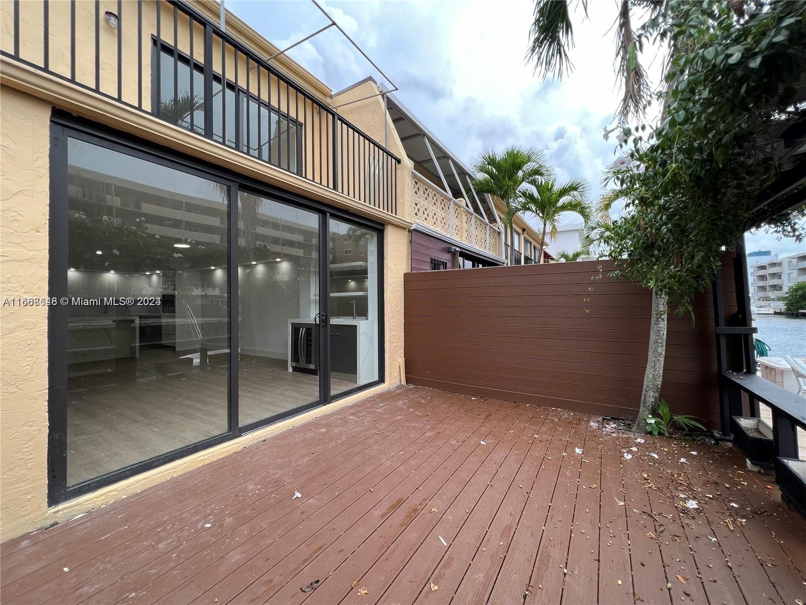 3813 NE 167th St # 37