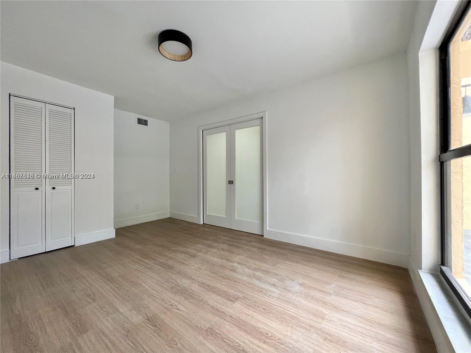 3813 NE 167th St # 37