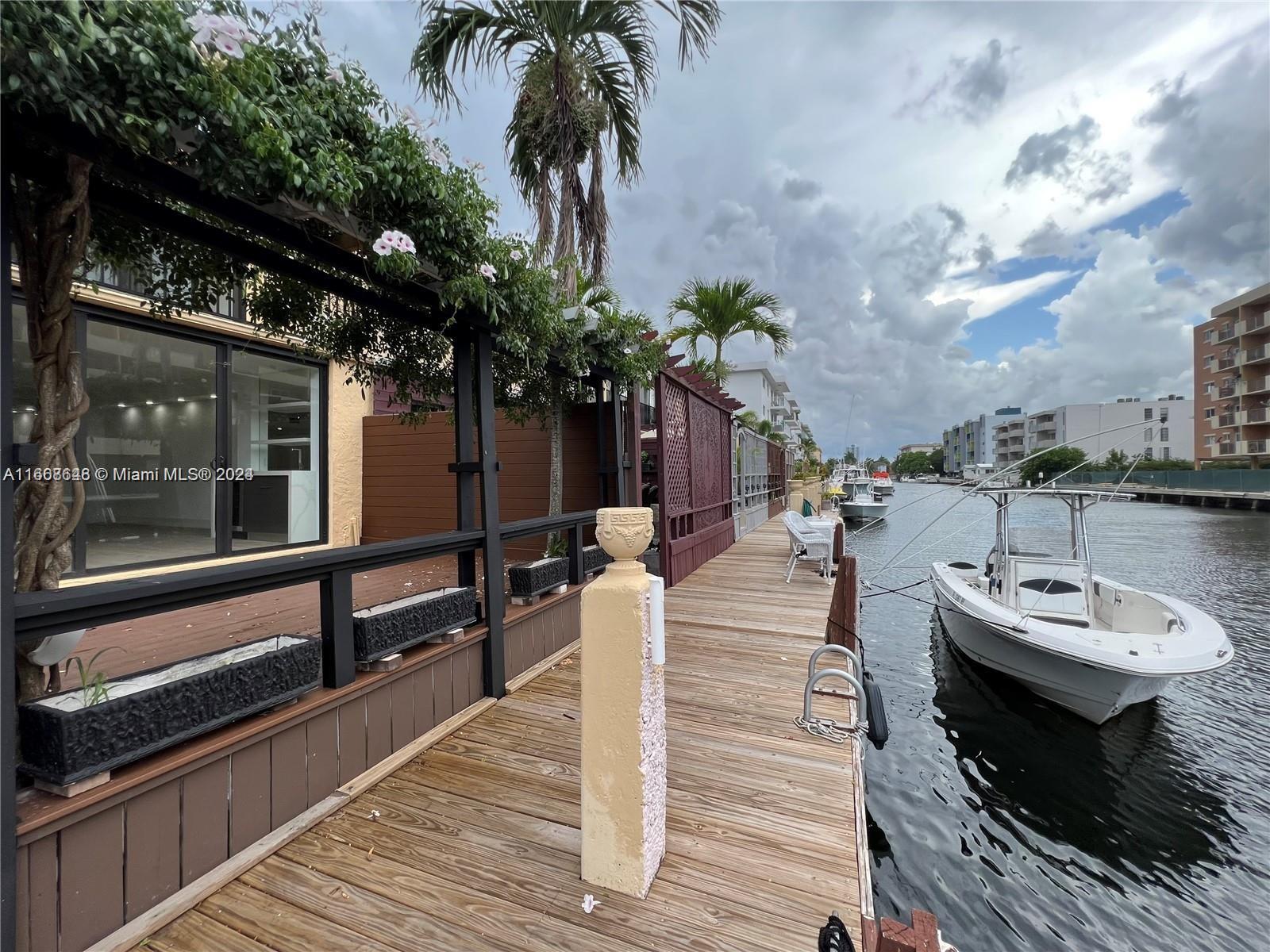 3813 NE 167th St # 37