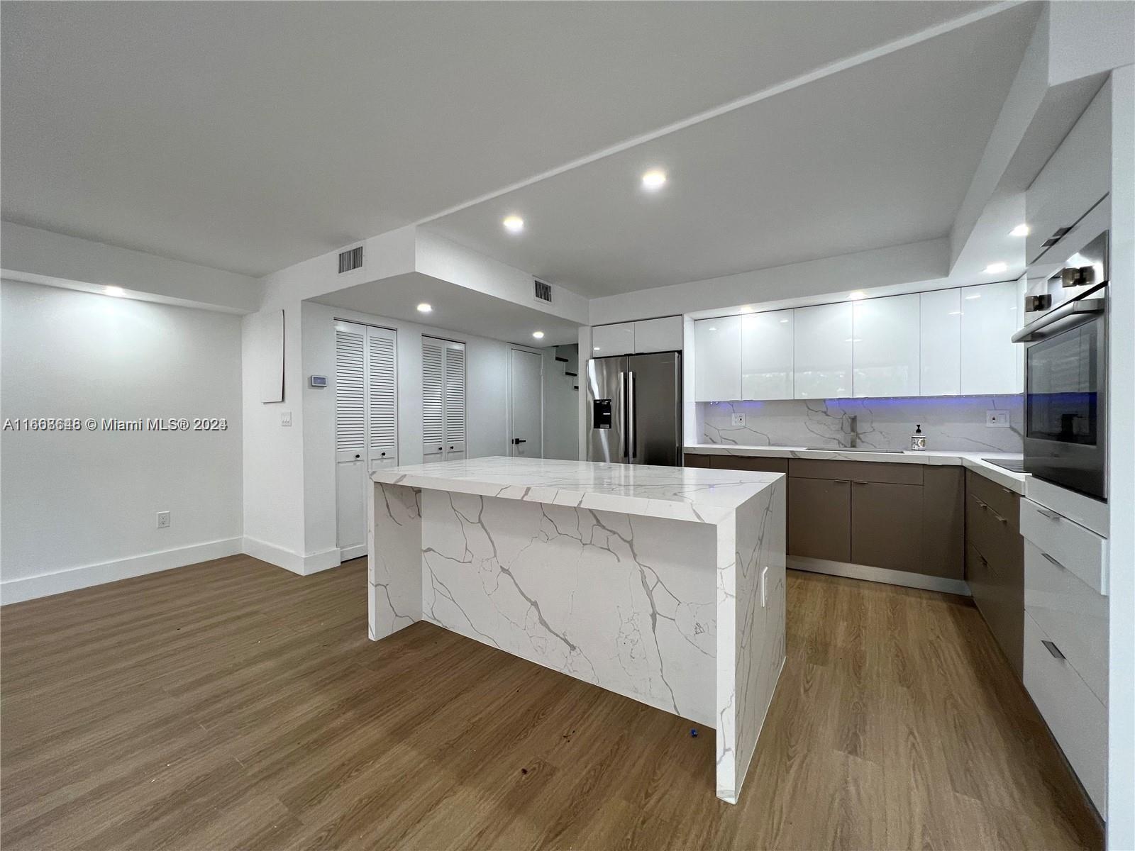 3813 NE 167th St # 37