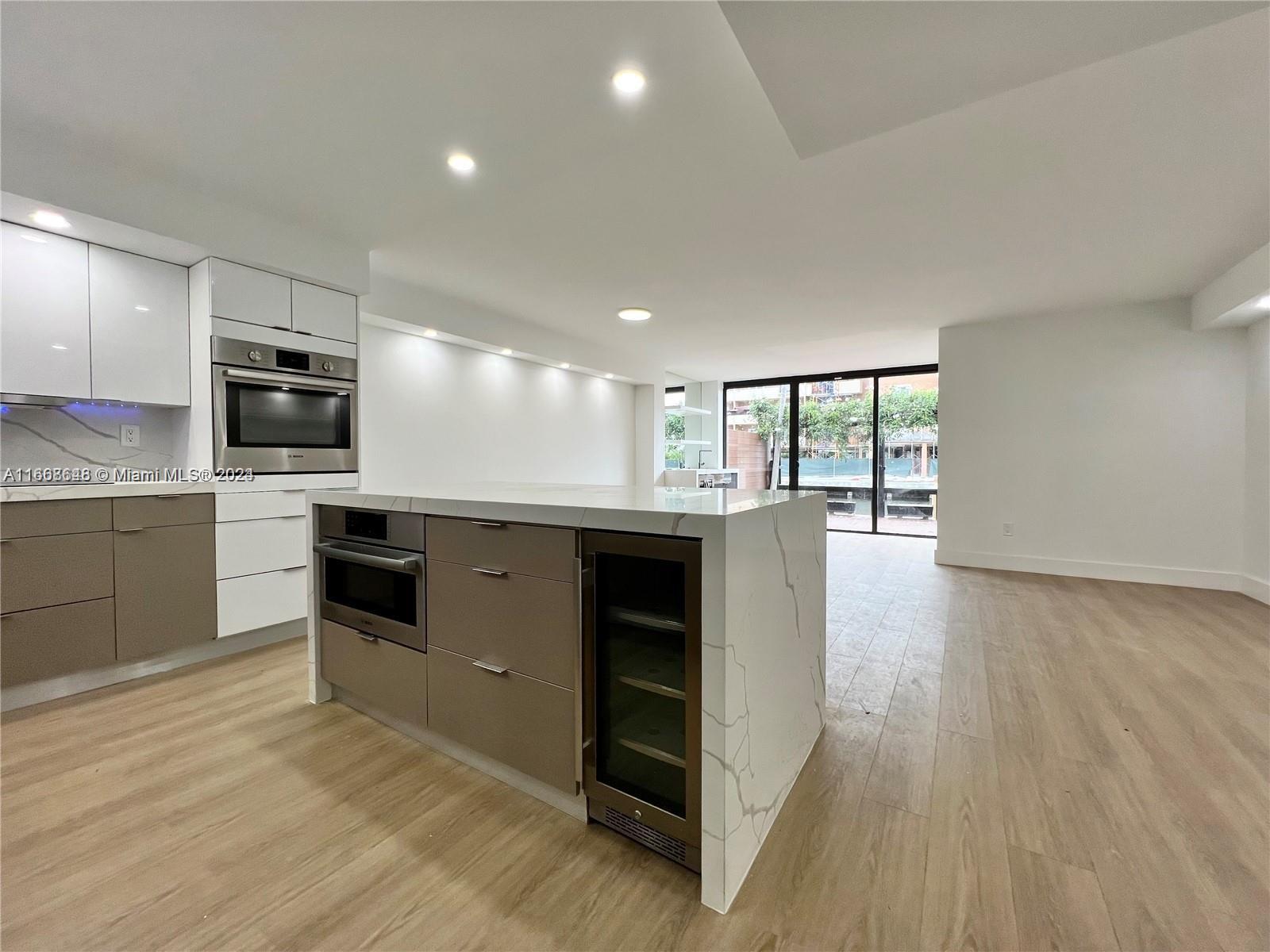 3813 NE 167th St # 37