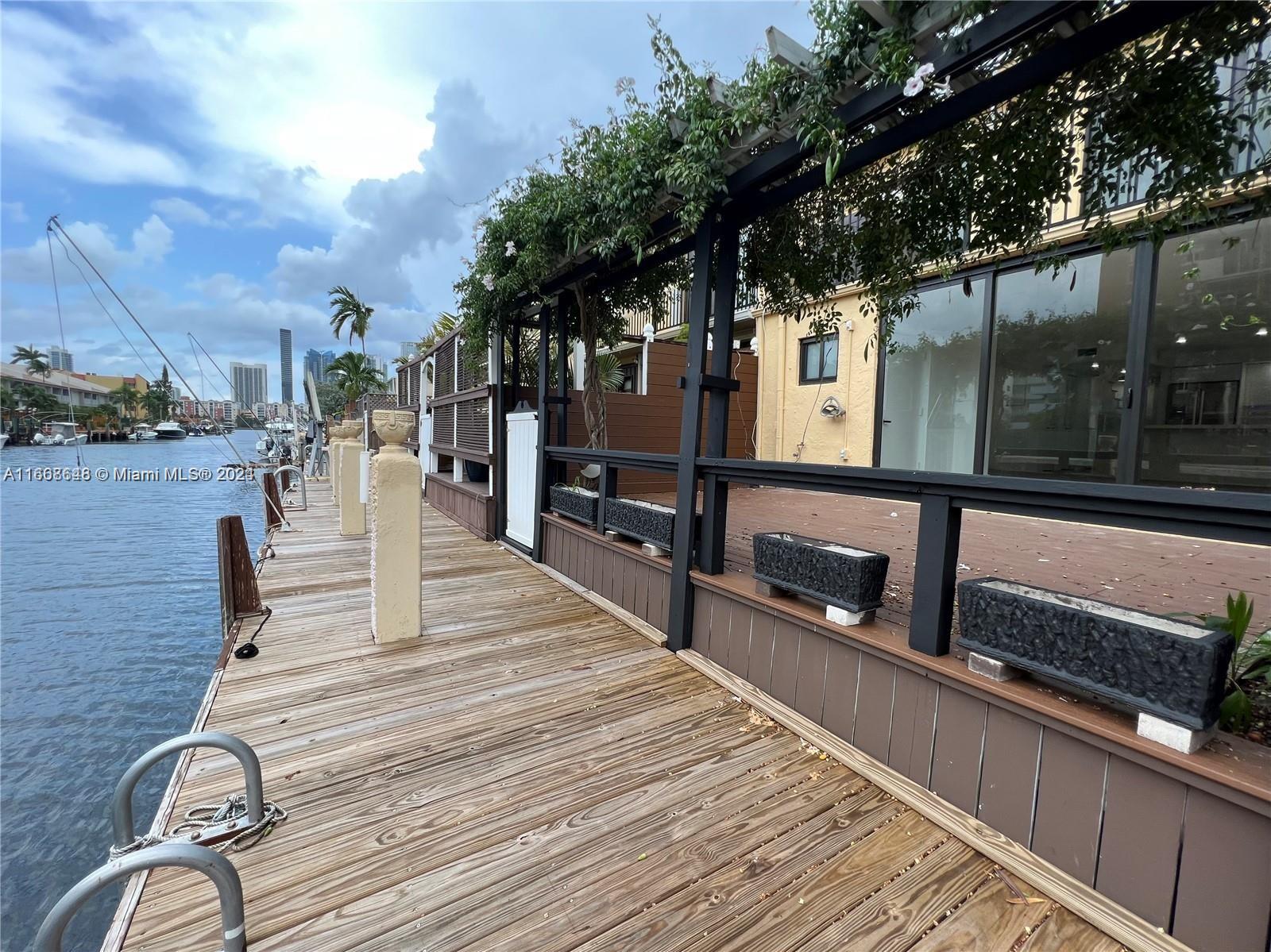 3813 NE 167th St # 37