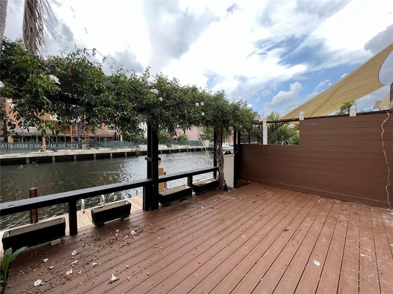 3813 NE 167th St # 37