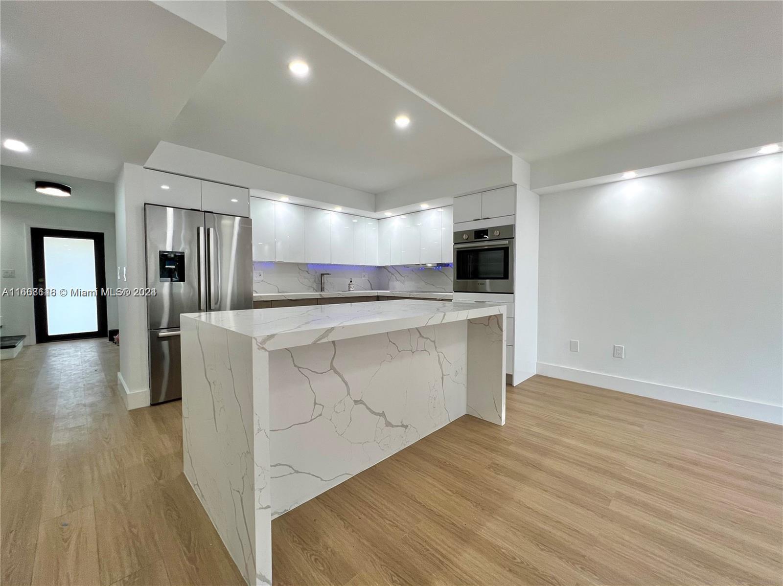 3813 NE 167th St # 37