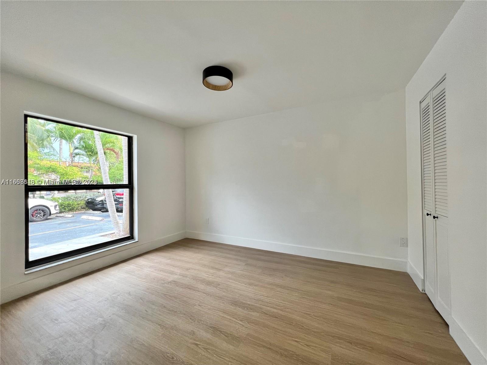 3813 NE 167th St # 37