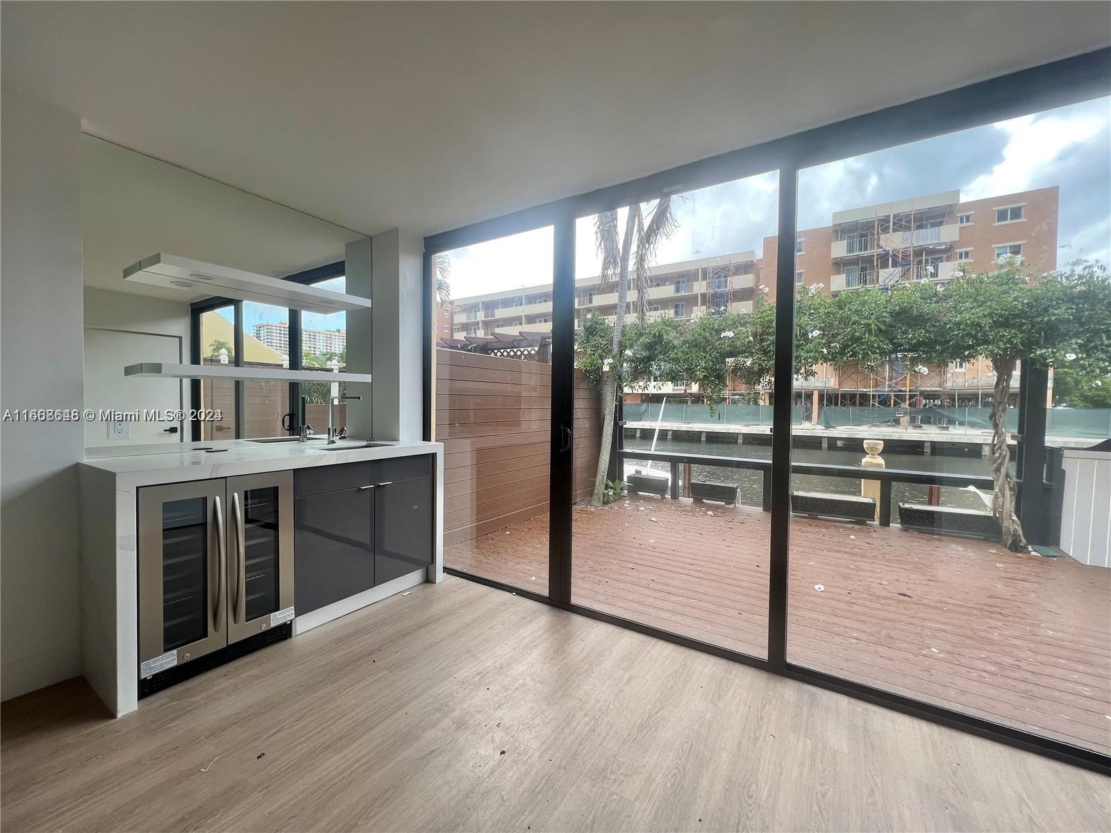 3813 NE 167th St # 37