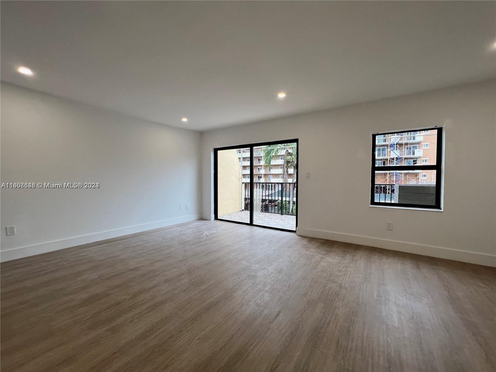 3813 NE 167th St # 37