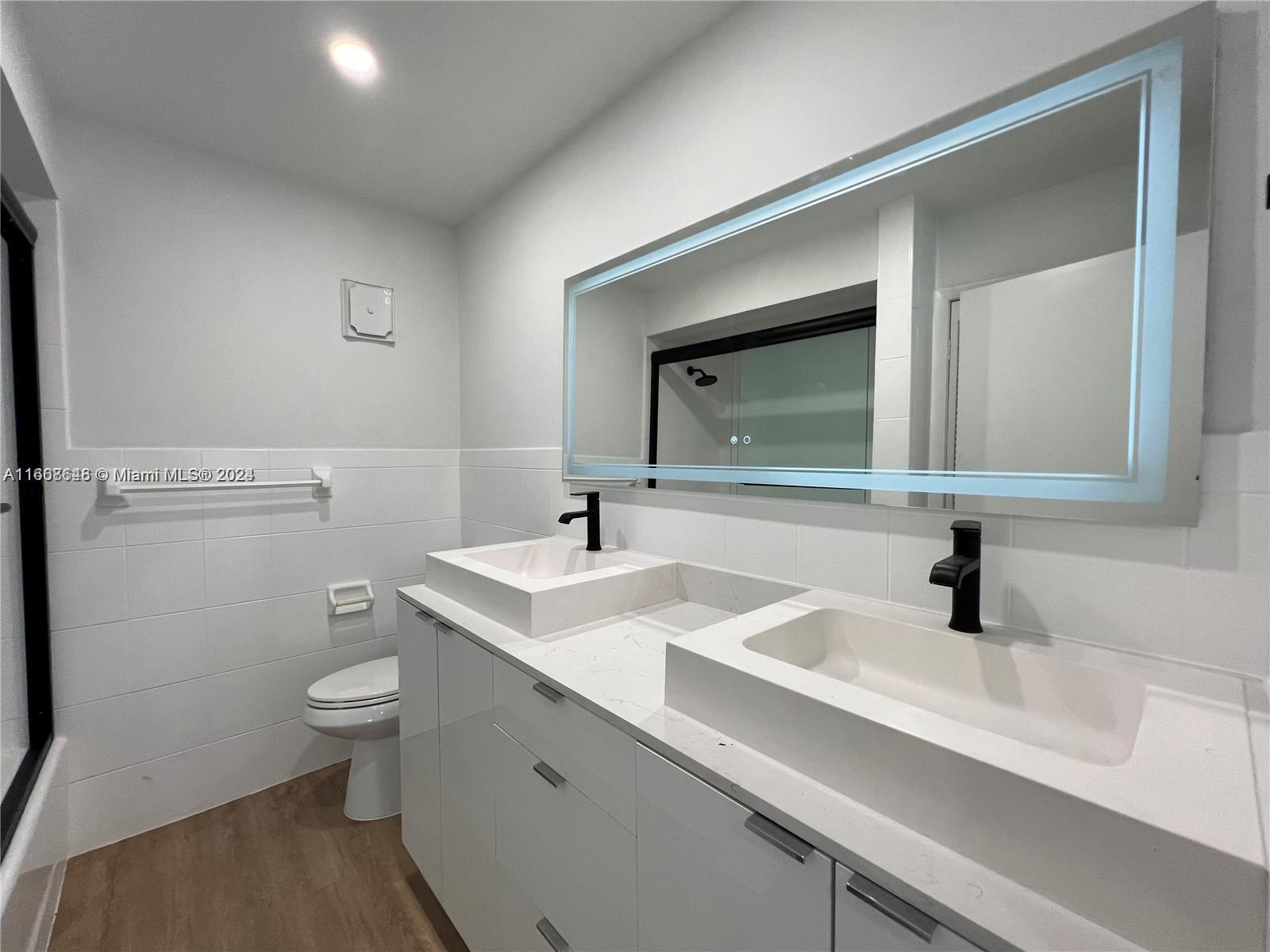 3813 NE 167th St # 37