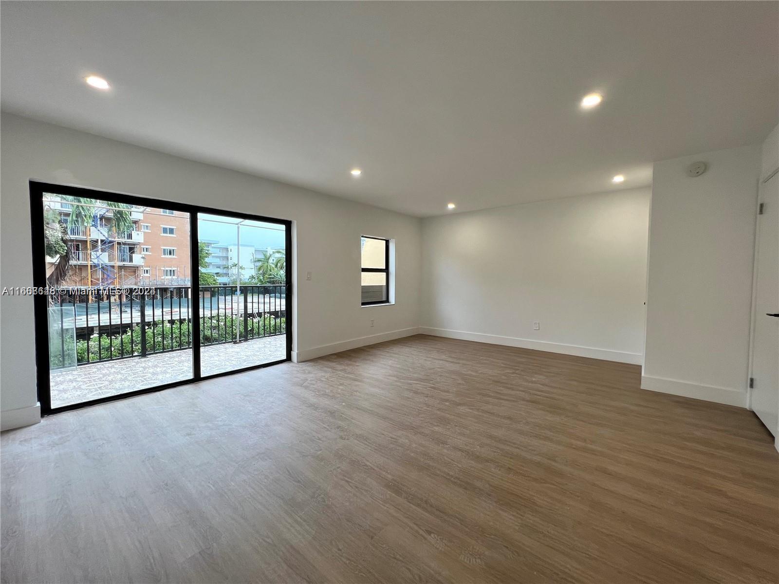 3813 NE 167th St # 37