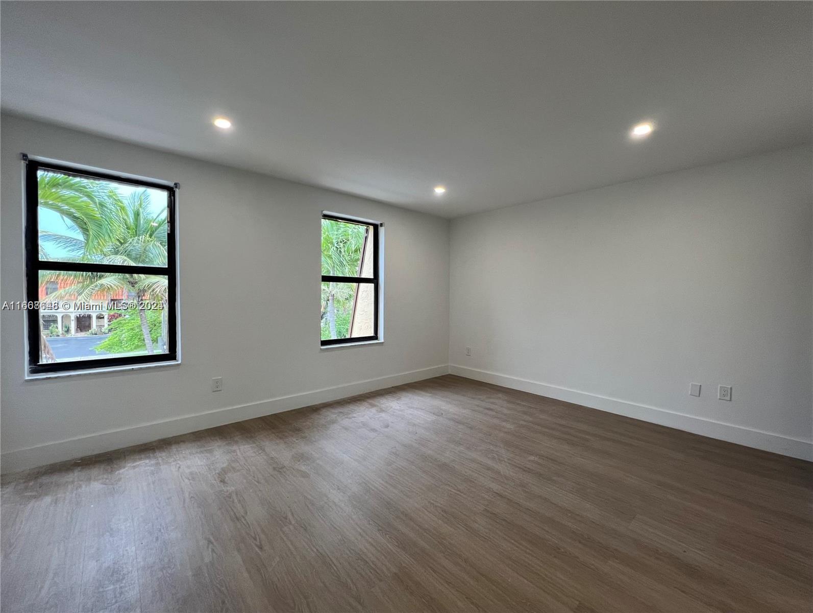 3813 NE 167th St # 37