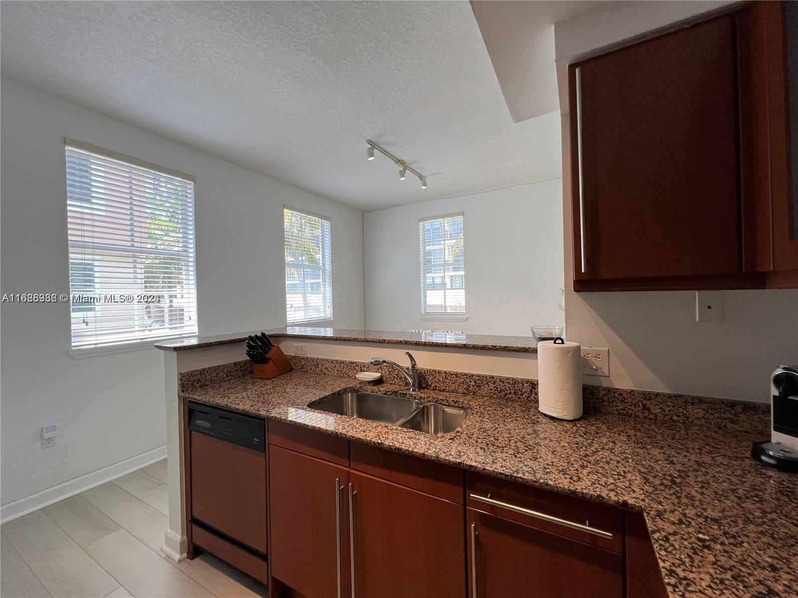 2065 S Ocean Dr Unit: TH1