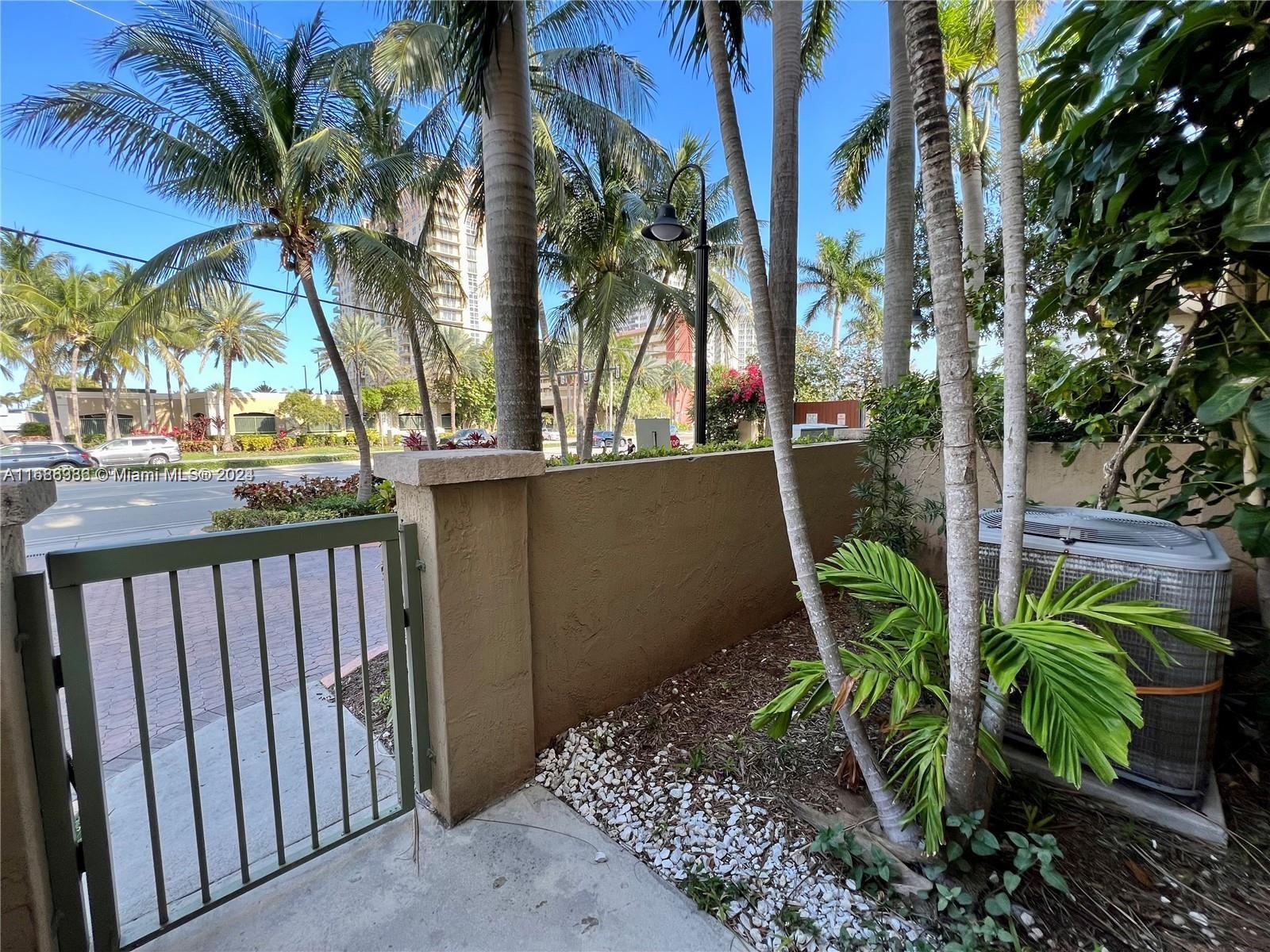 2065 S Ocean Dr Unit: TH1