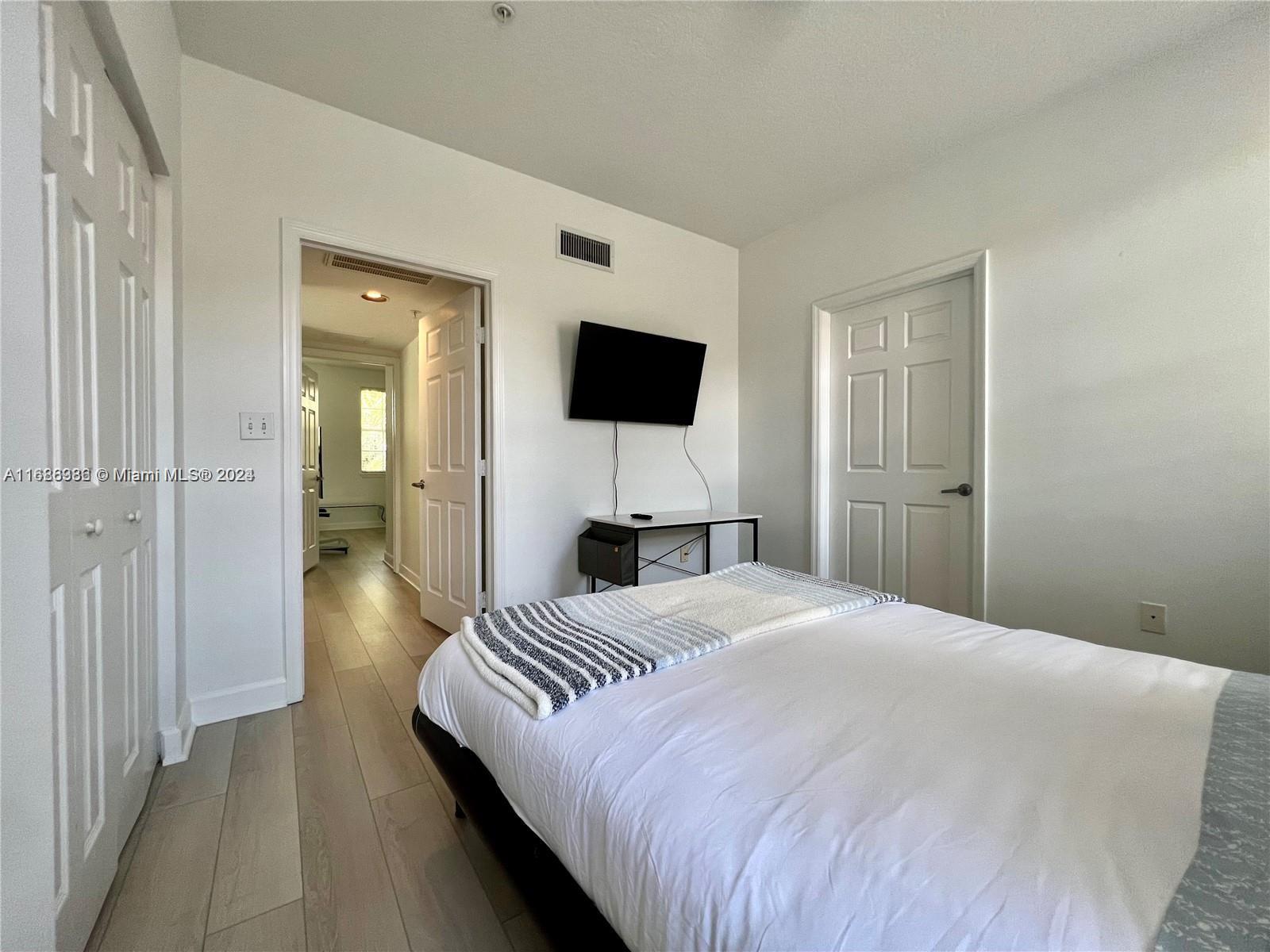 2065 S Ocean Dr Unit: TH1
