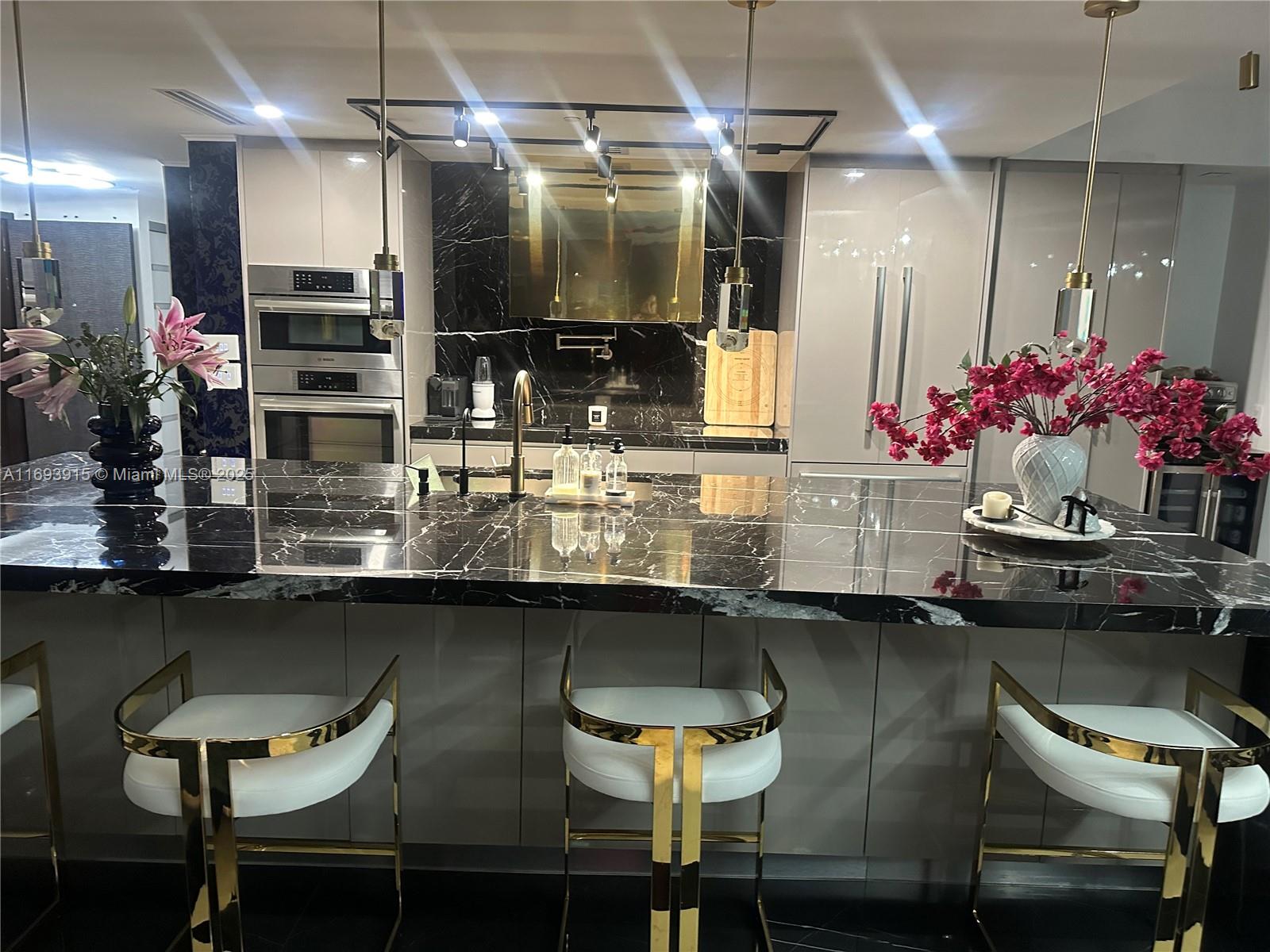 488 NE 18th St # 4015