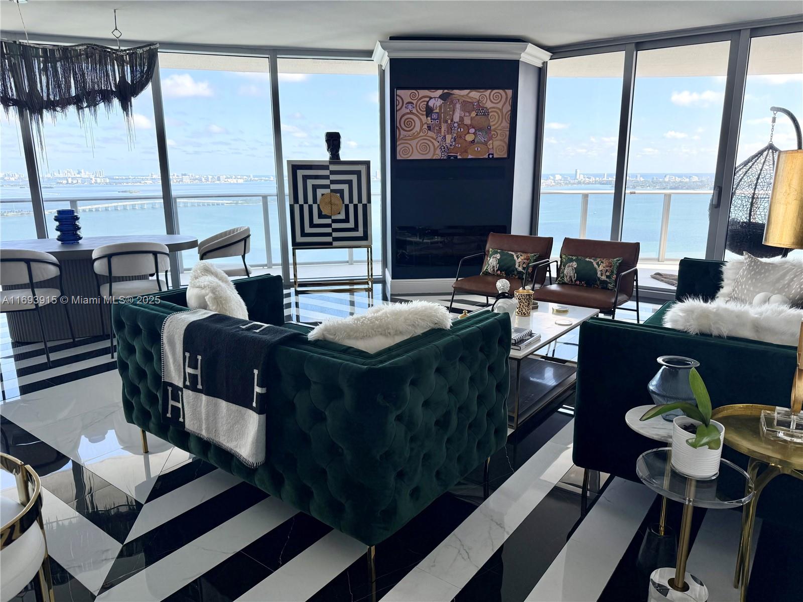 488 NE 18th St # 4015