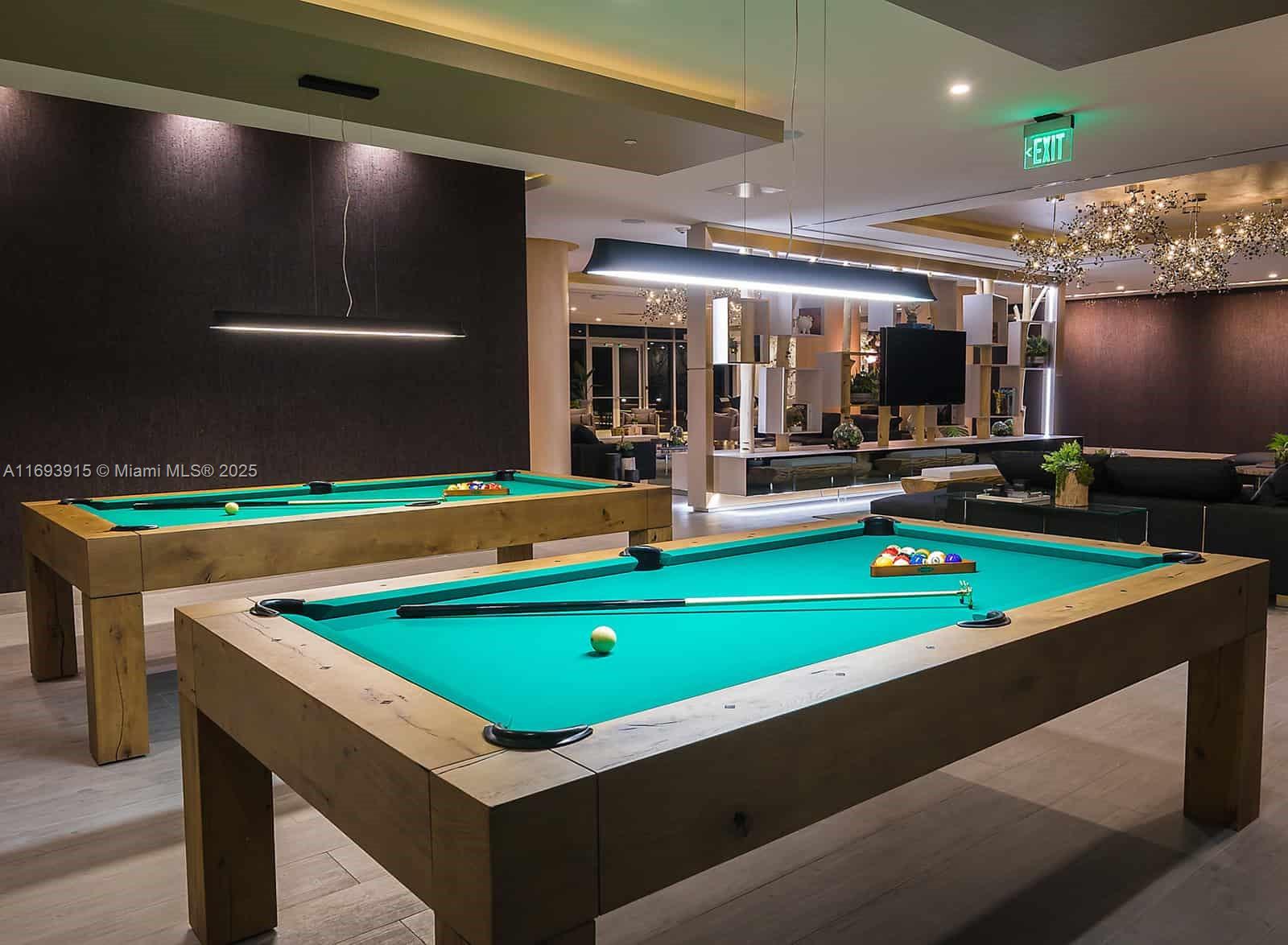 488 NE 18th St # 4015