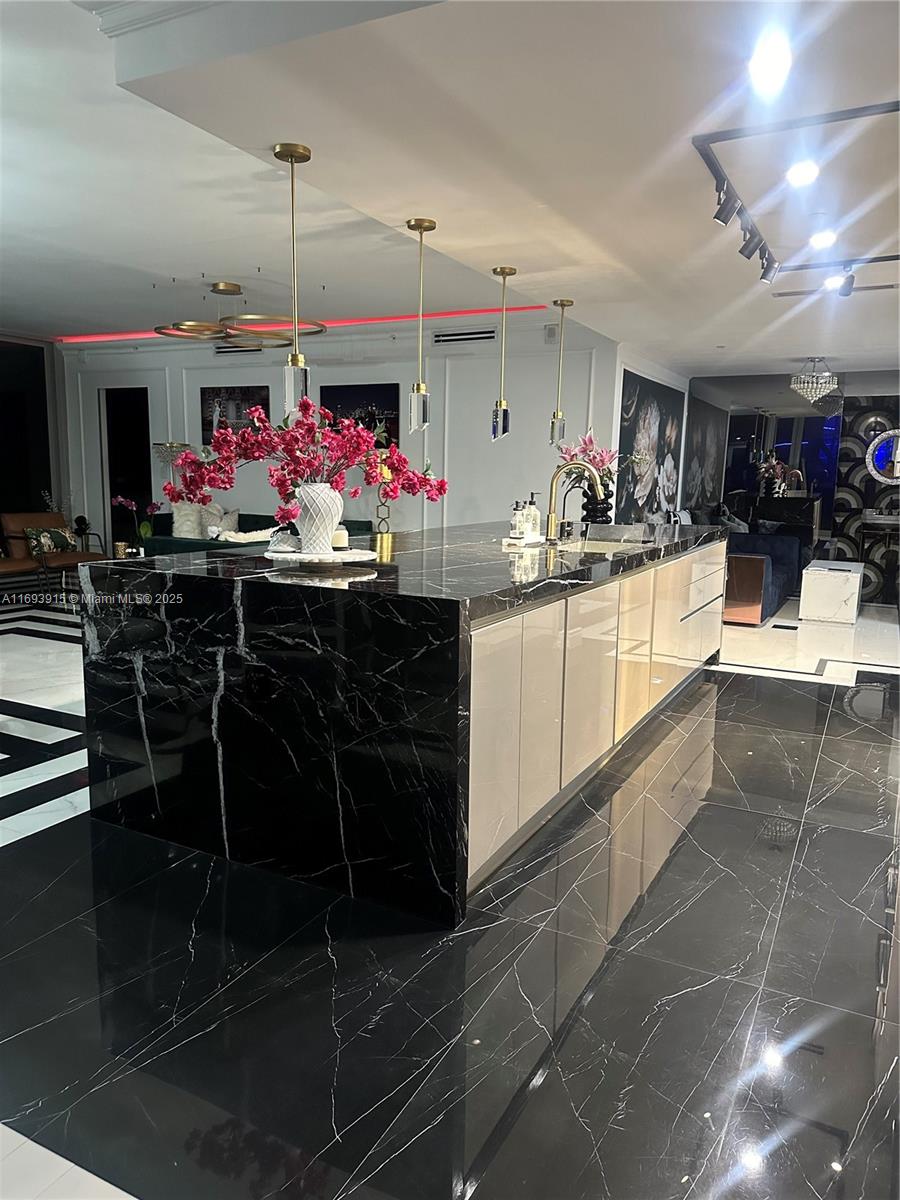 488 NE 18th St # 4015