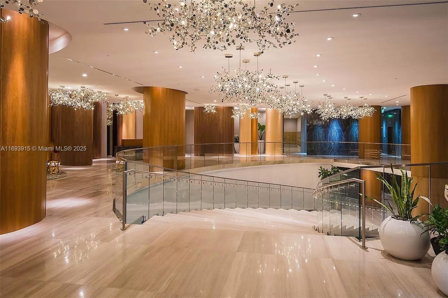 488 NE 18th St # 4015