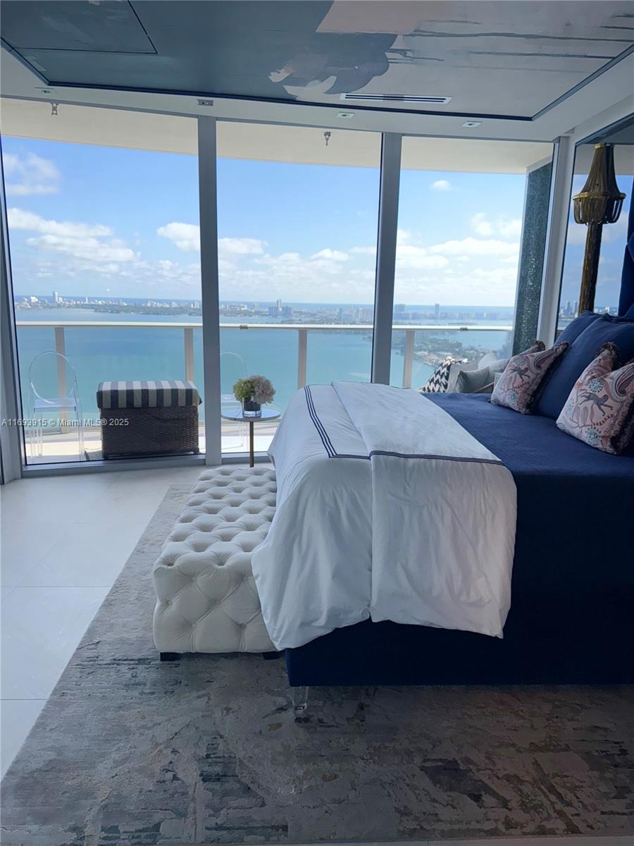 488 NE 18th St # 4015