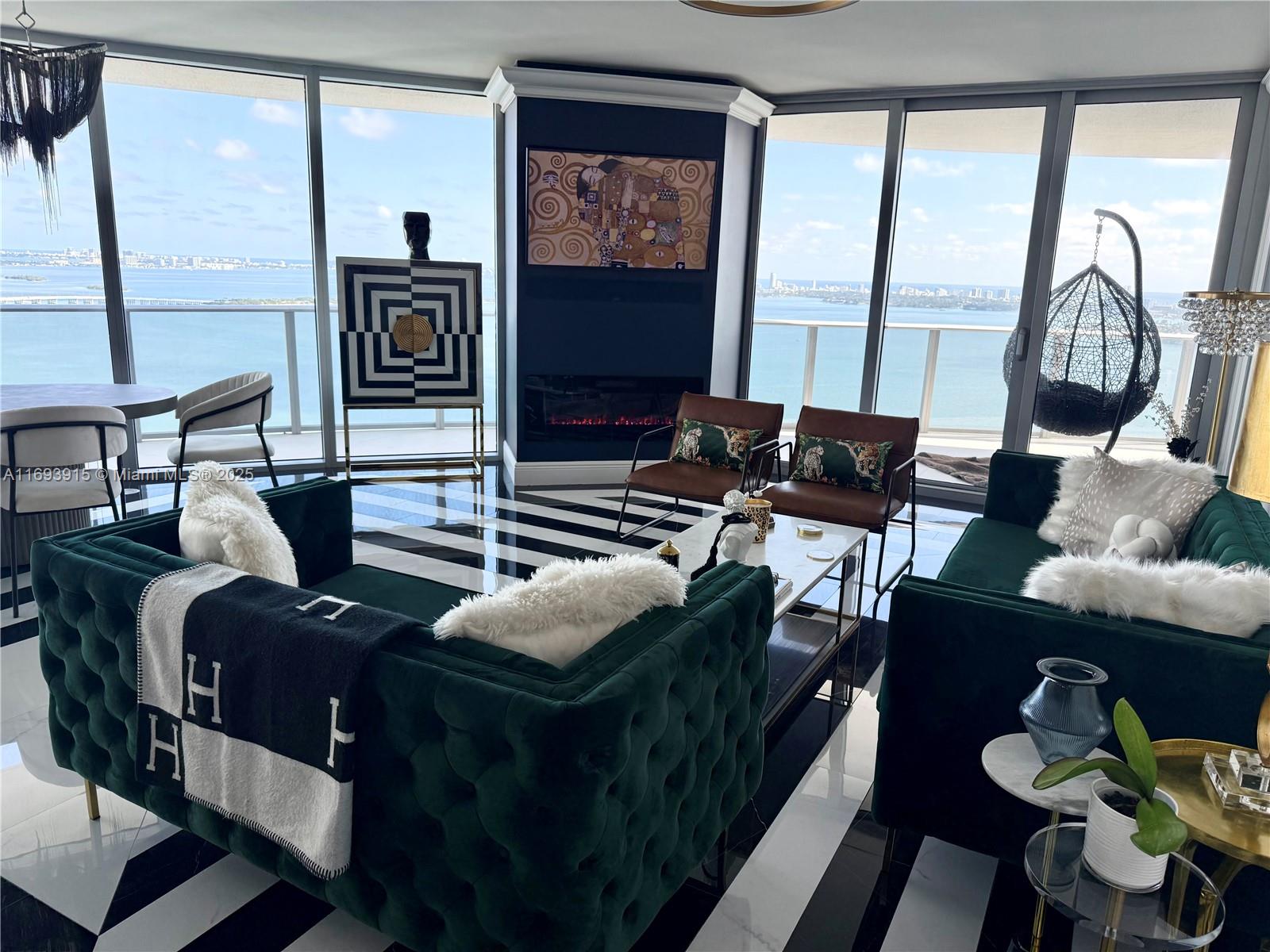 488 NE 18th St # 4015