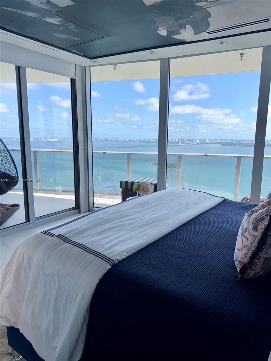 488 NE 18th St # 4015