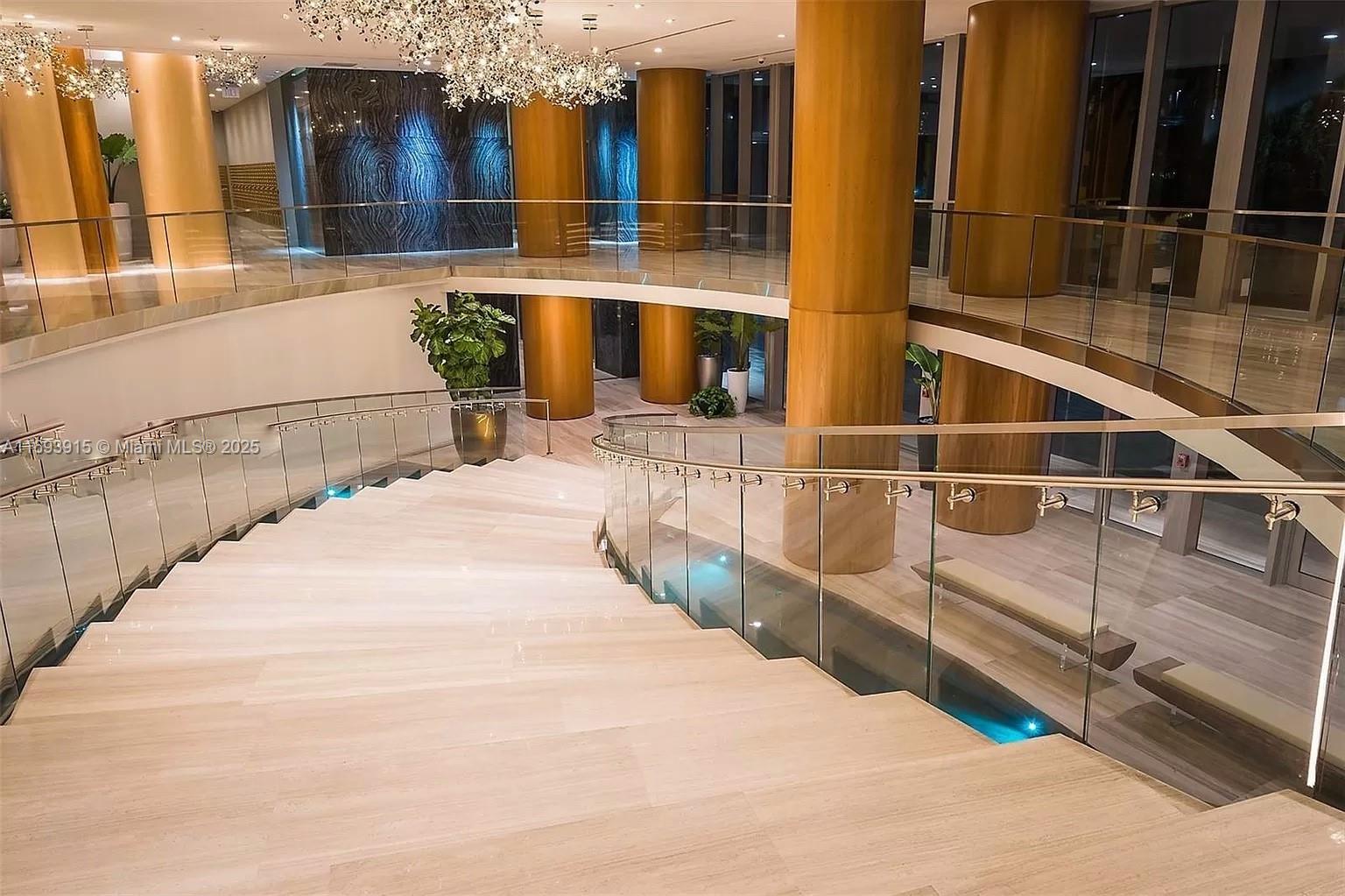 488 NE 18th St # 4015