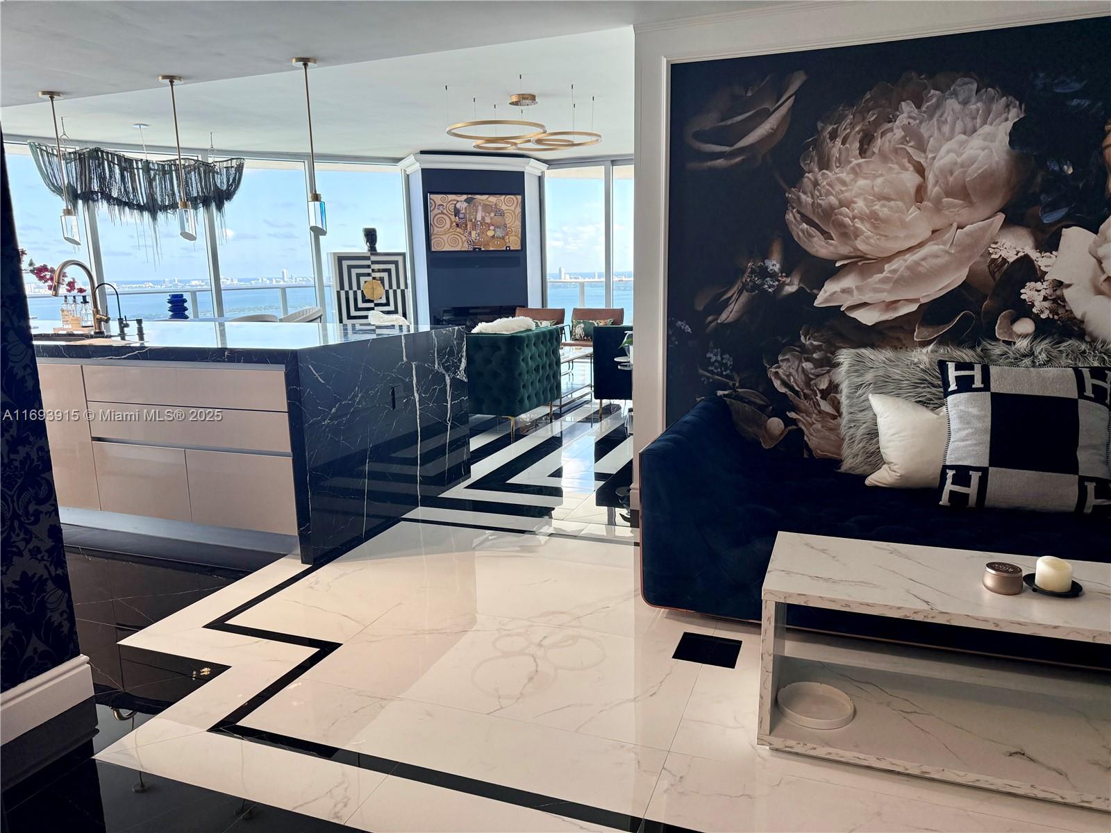 488 NE 18th St # 4015