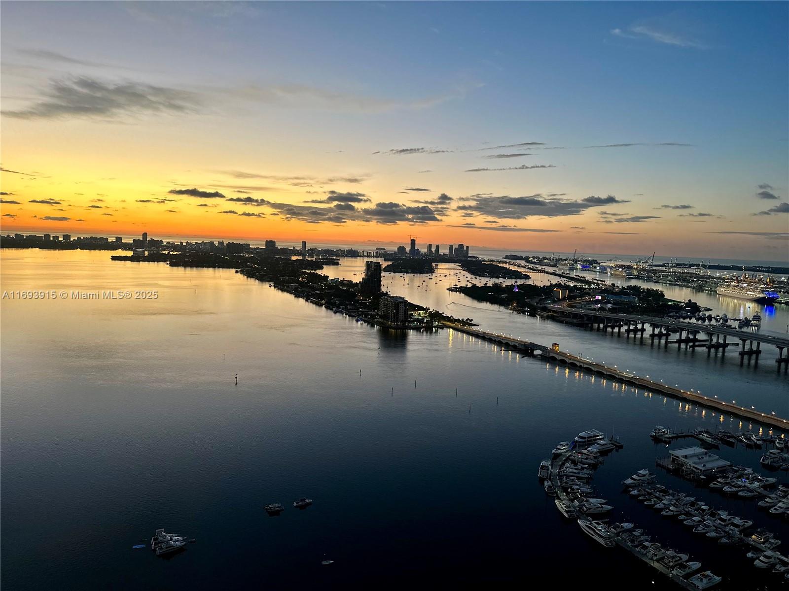 488 NE 18th St # 4015