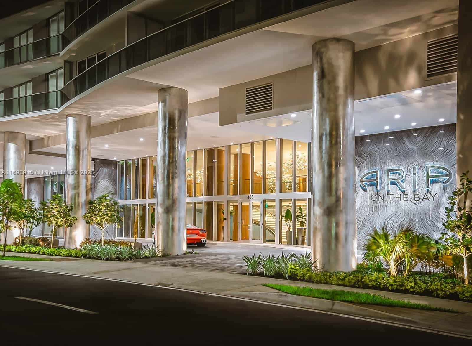 488 NE 18th St # 4015