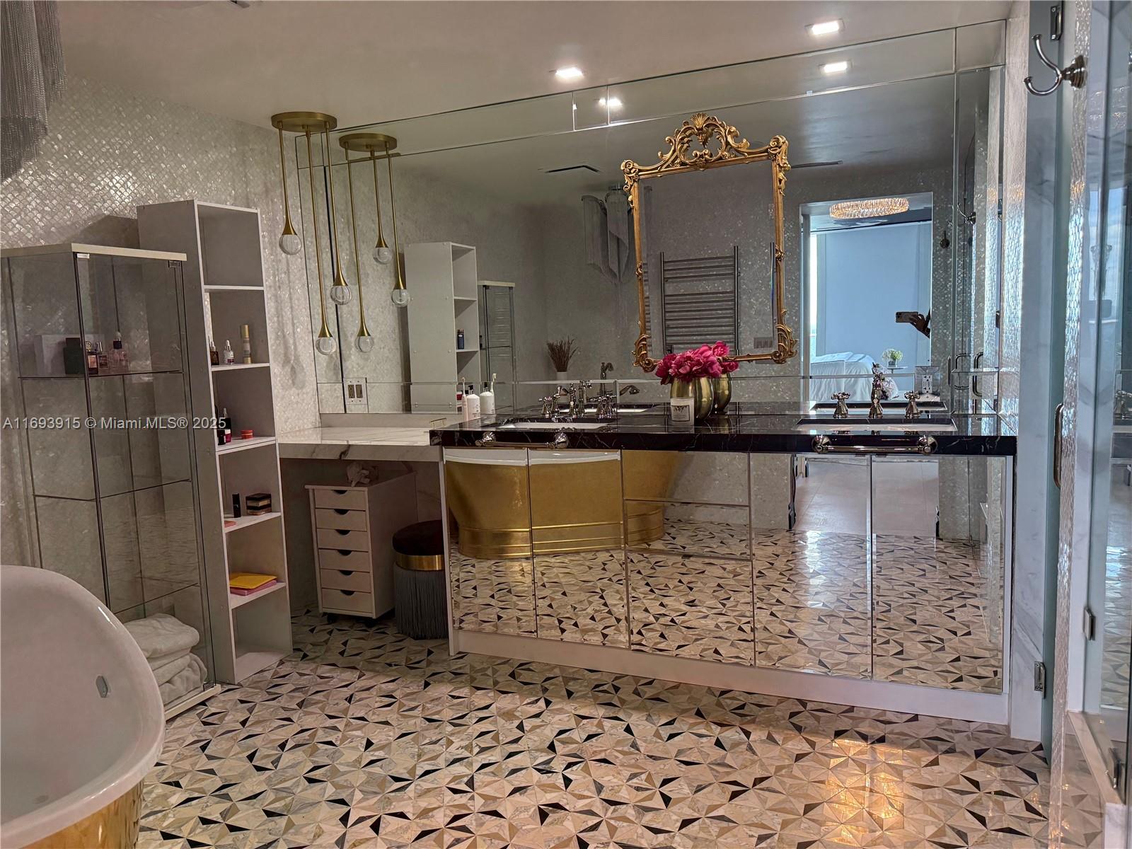 488 NE 18th St # 4015