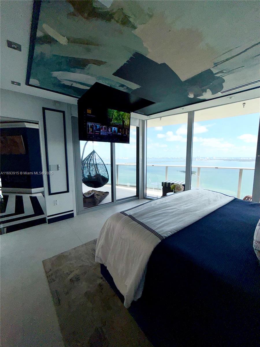 488 NE 18th St # 4015