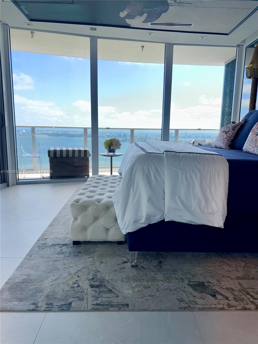 488 NE 18th St # 4015