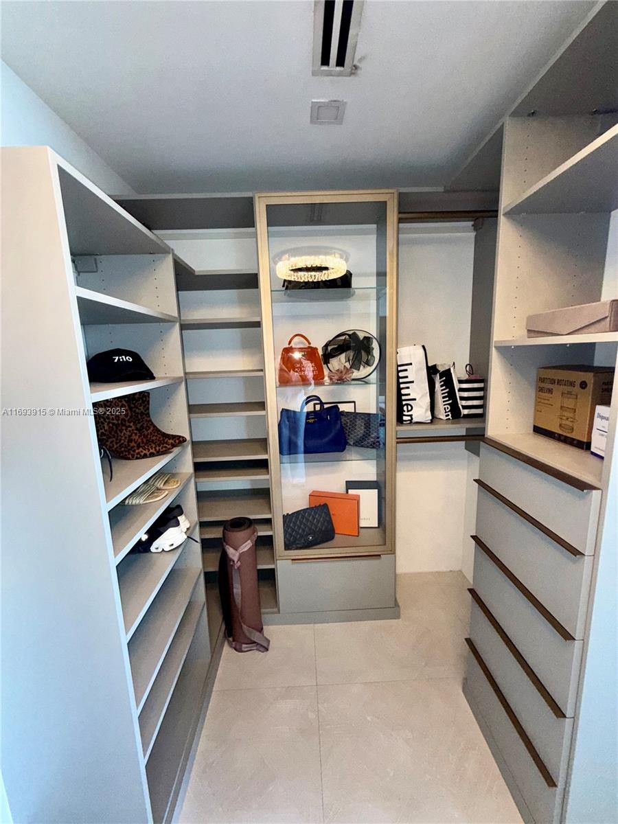 488 NE 18th St # 4015