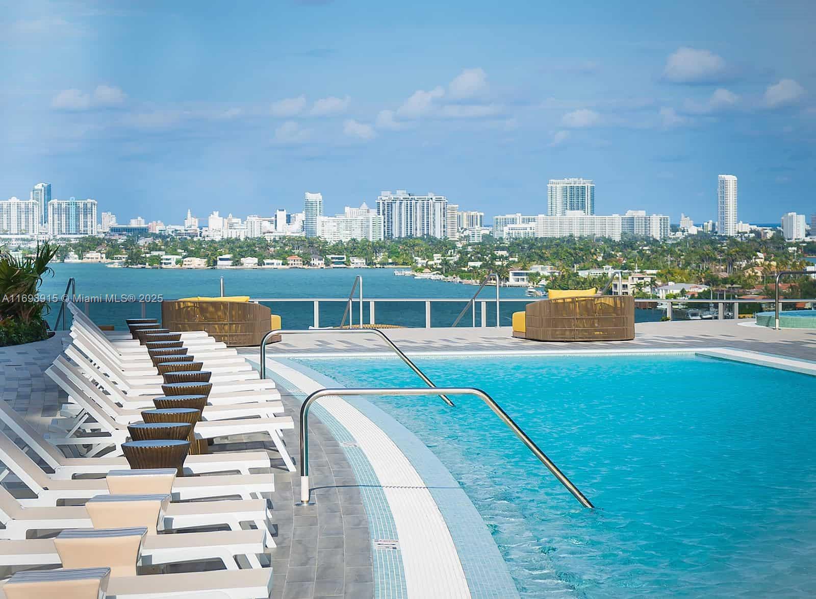 488 NE 18th St # 4015