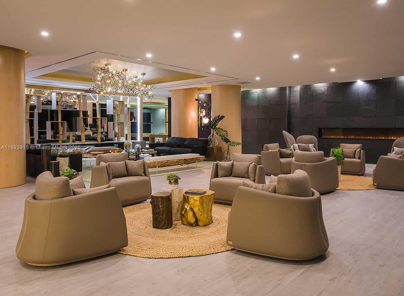 488 NE 18th St # 4015