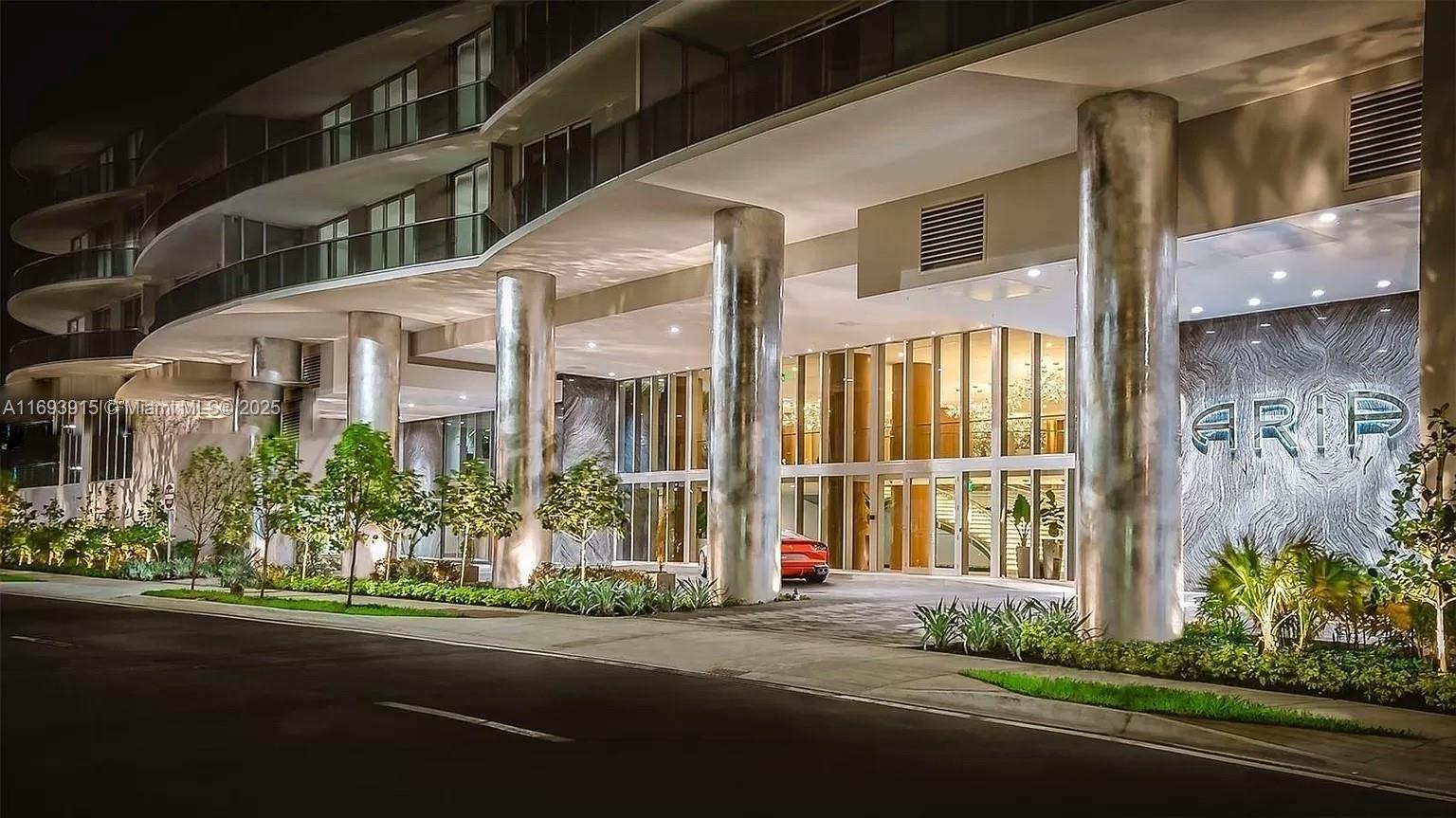 488 NE 18th St # 4015