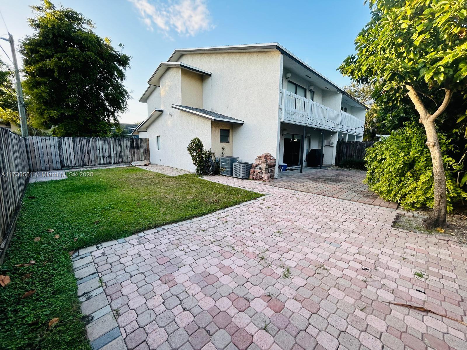 2821 N 38th Ave # 2821