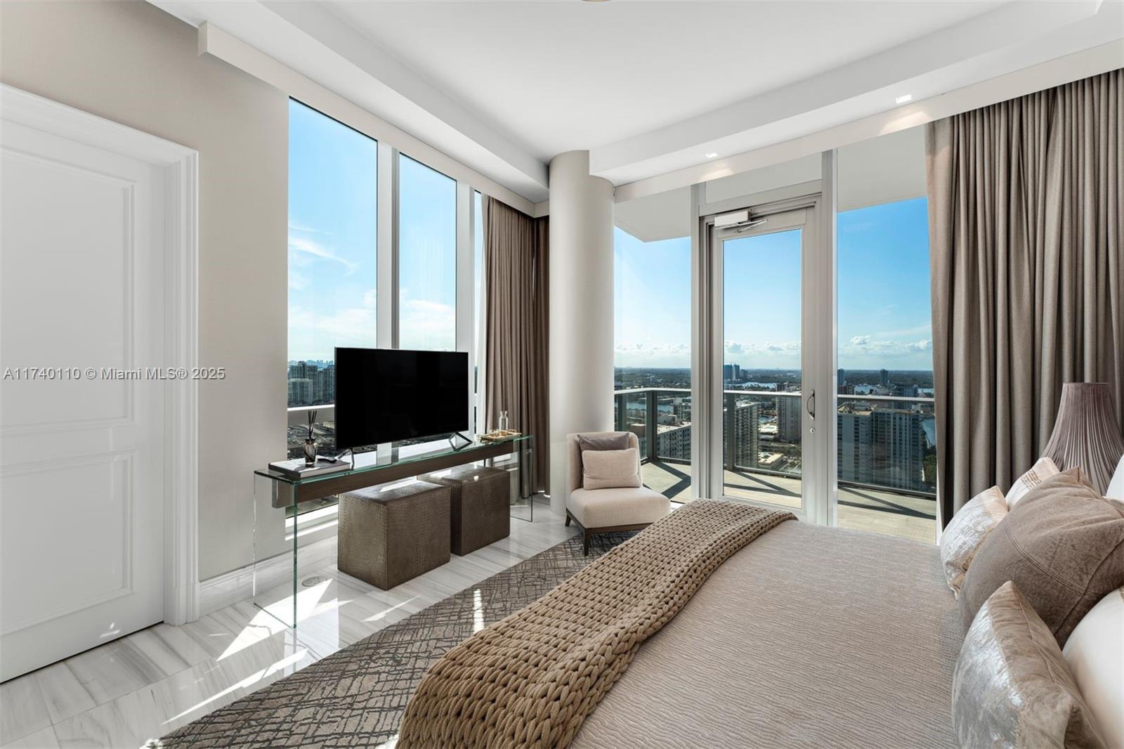 17475 Collins Ave Unit: Sky Villa