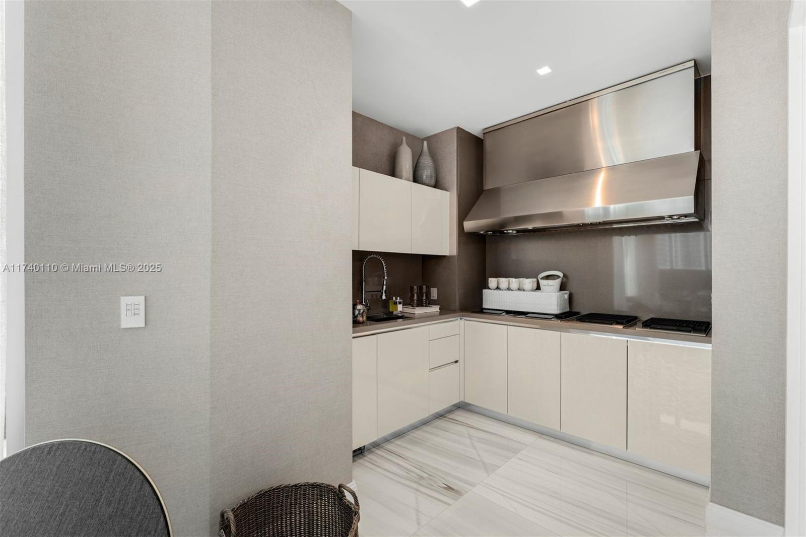17475 Collins Ave Unit: Sky Villa