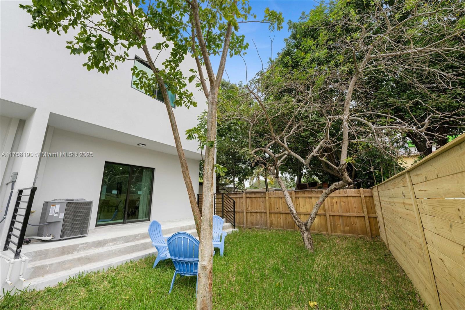 1896 NW 26th St