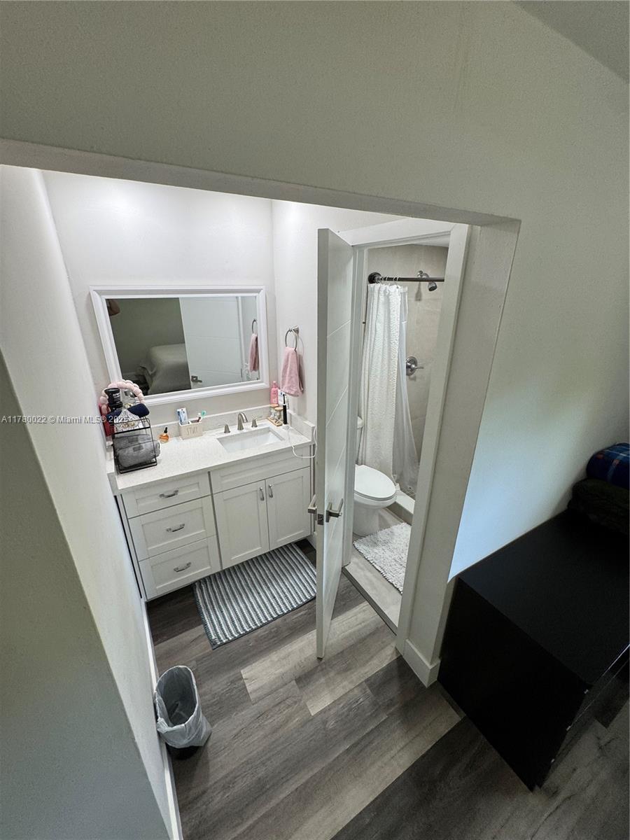 1235 Mariposa Ave # 1