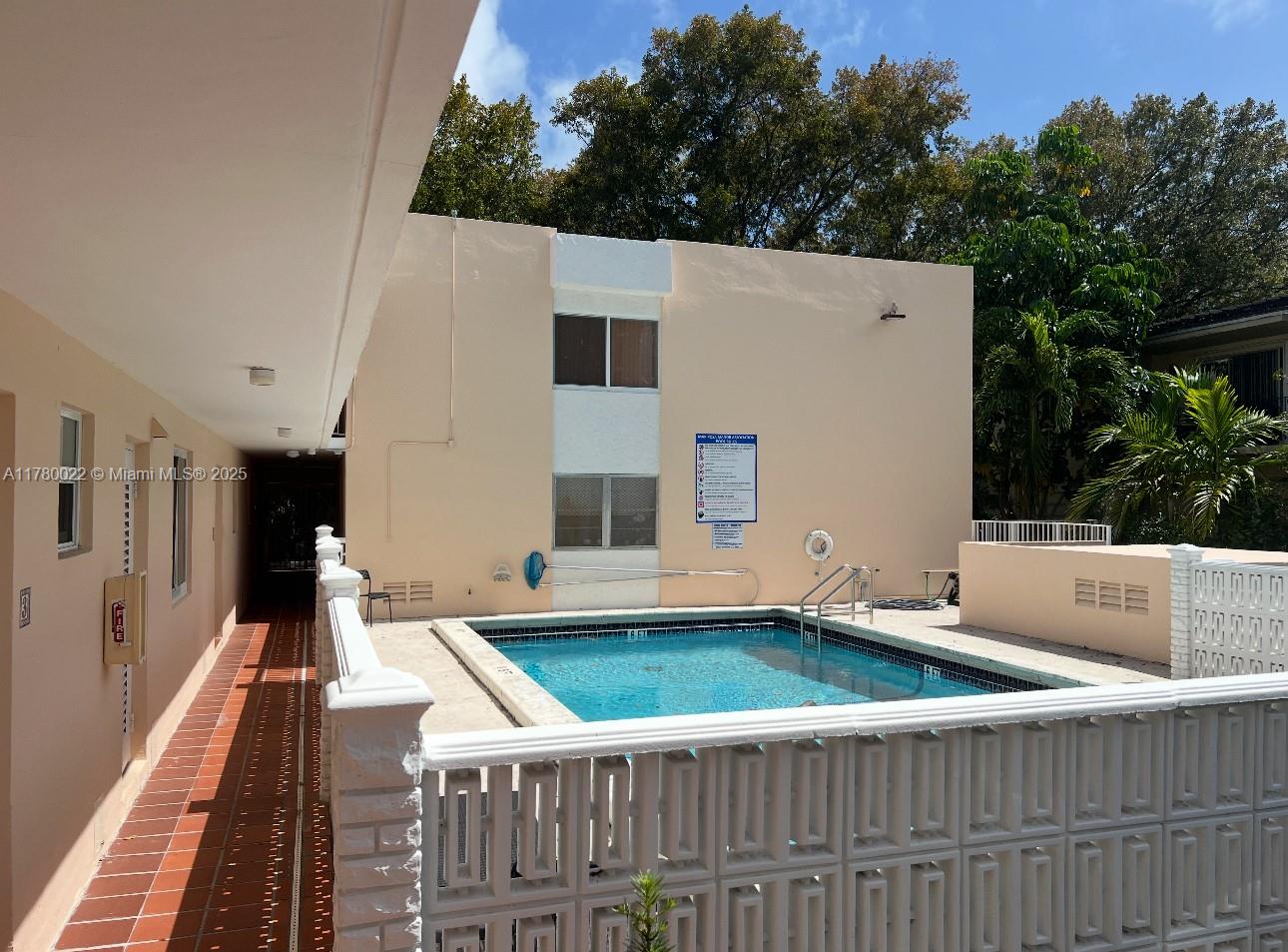 1235 Mariposa Ave # 1