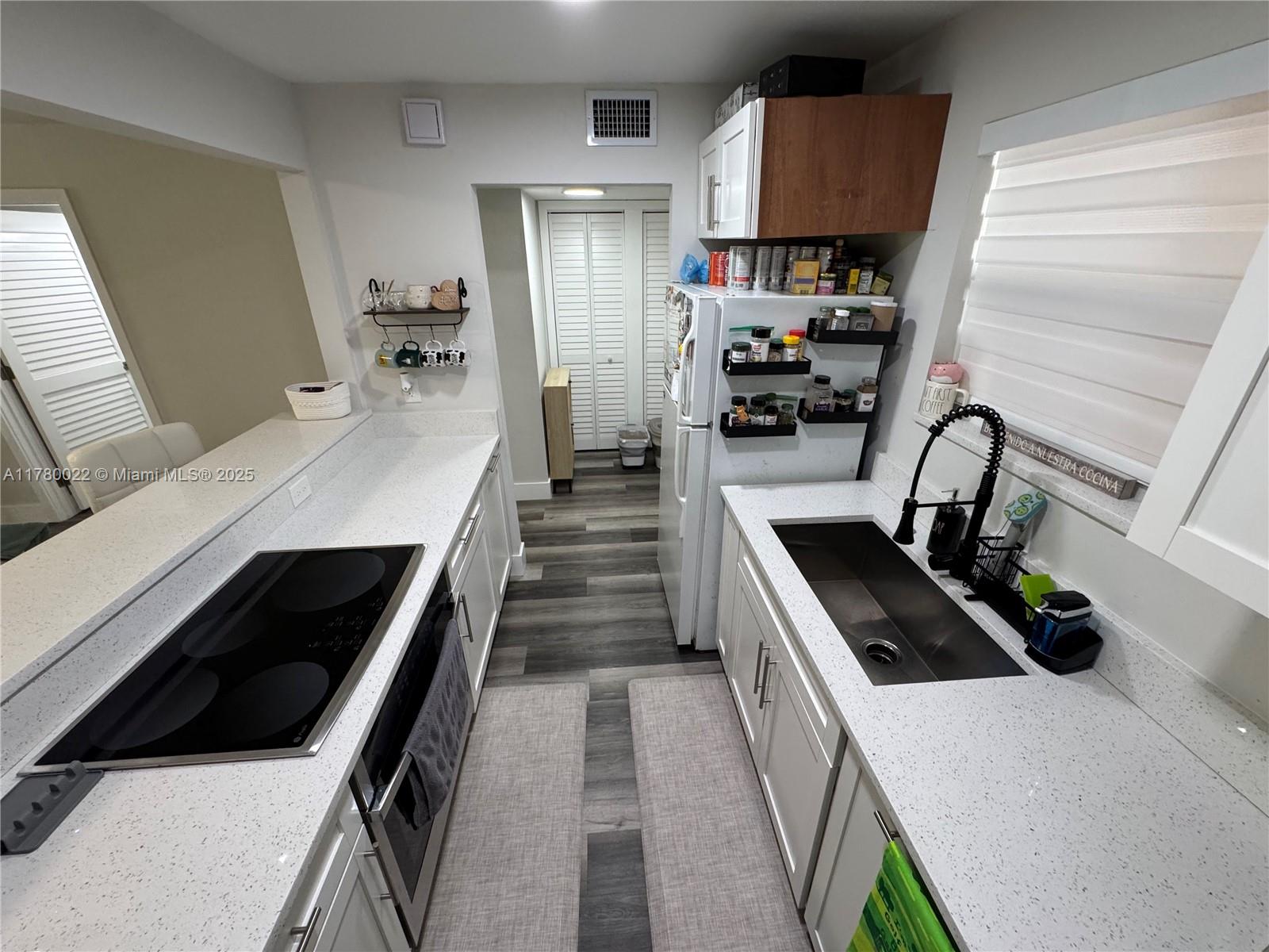1235 Mariposa Ave # 1