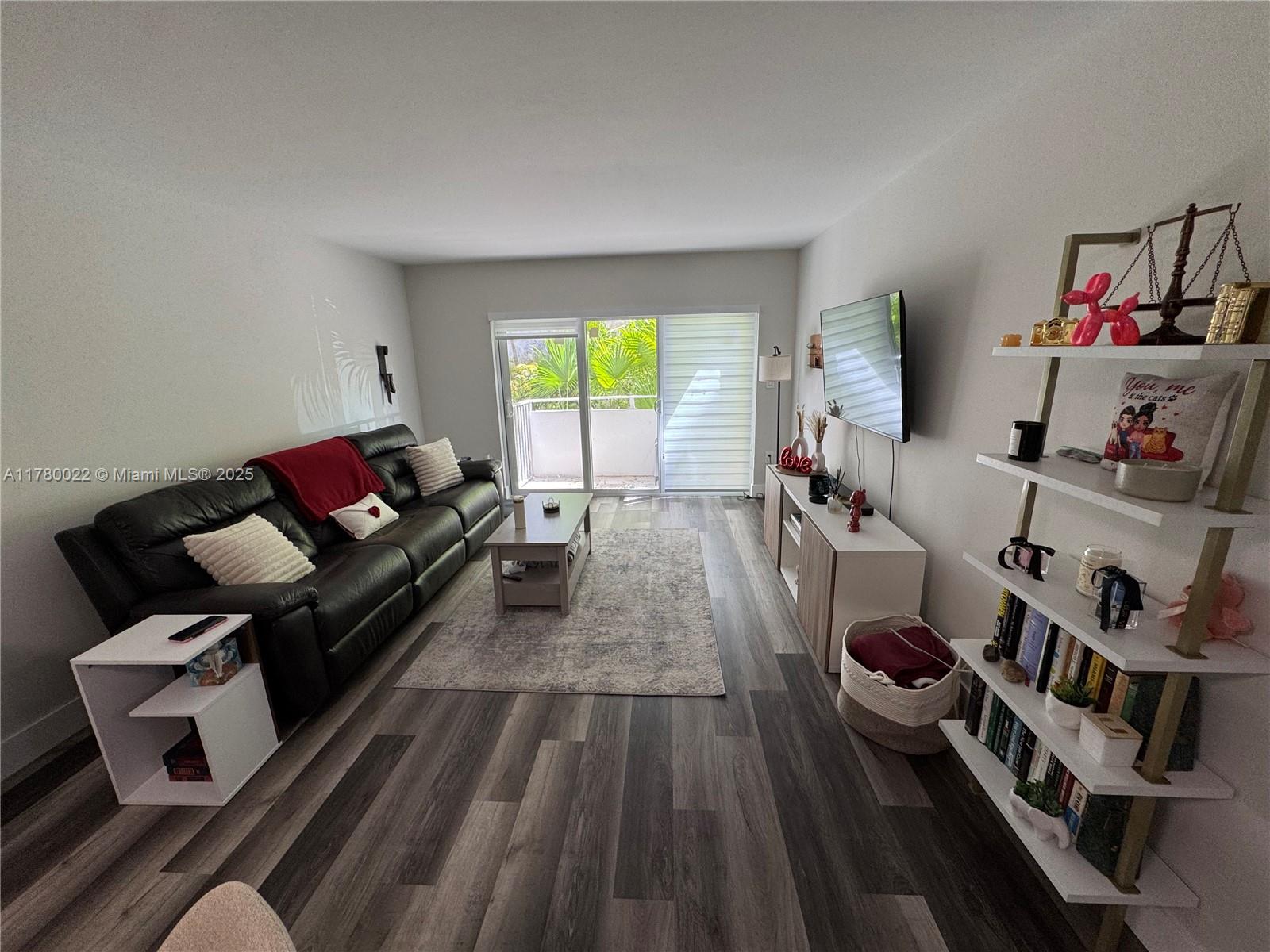 1235 Mariposa Ave # 1
